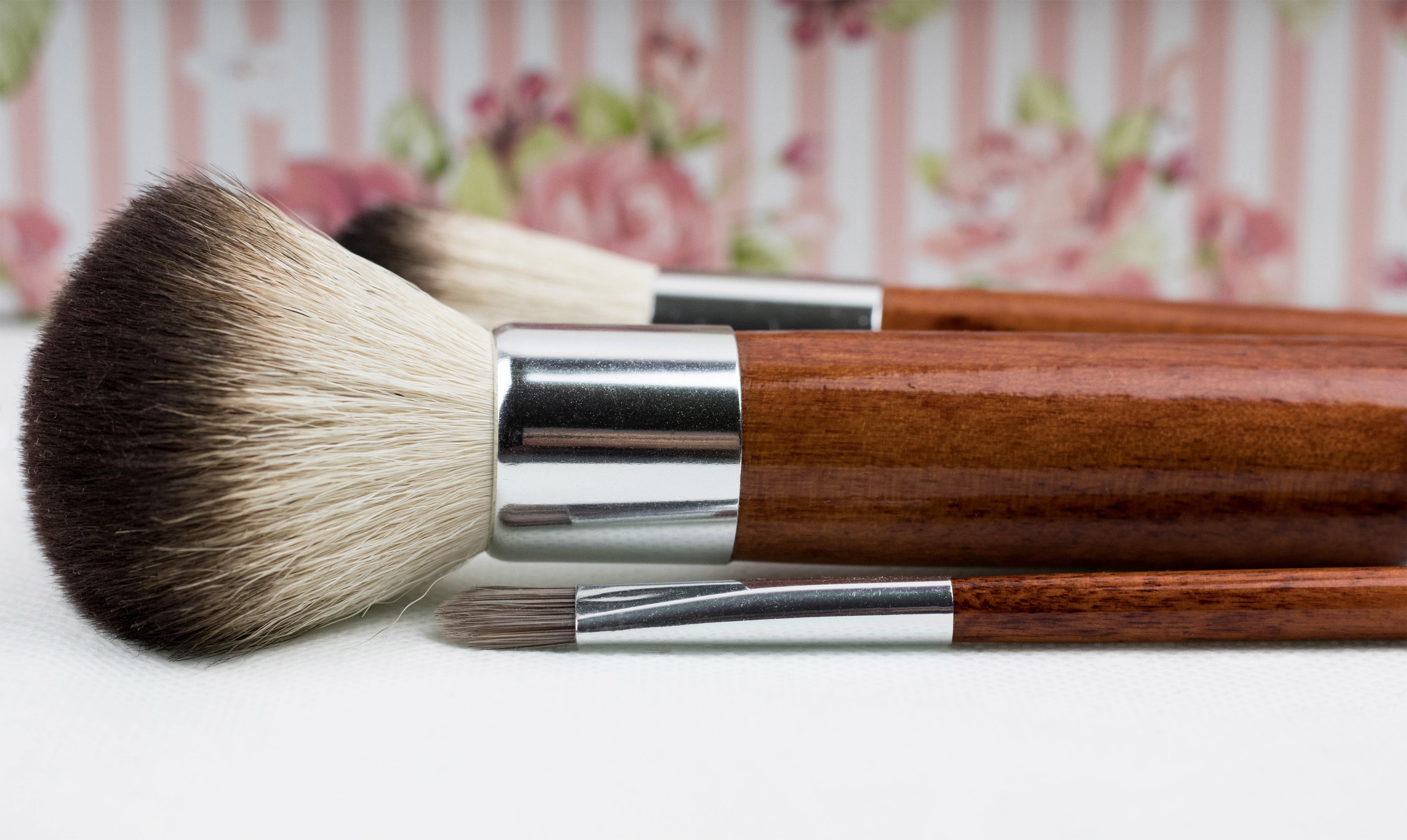 brush-close-up-color-211342