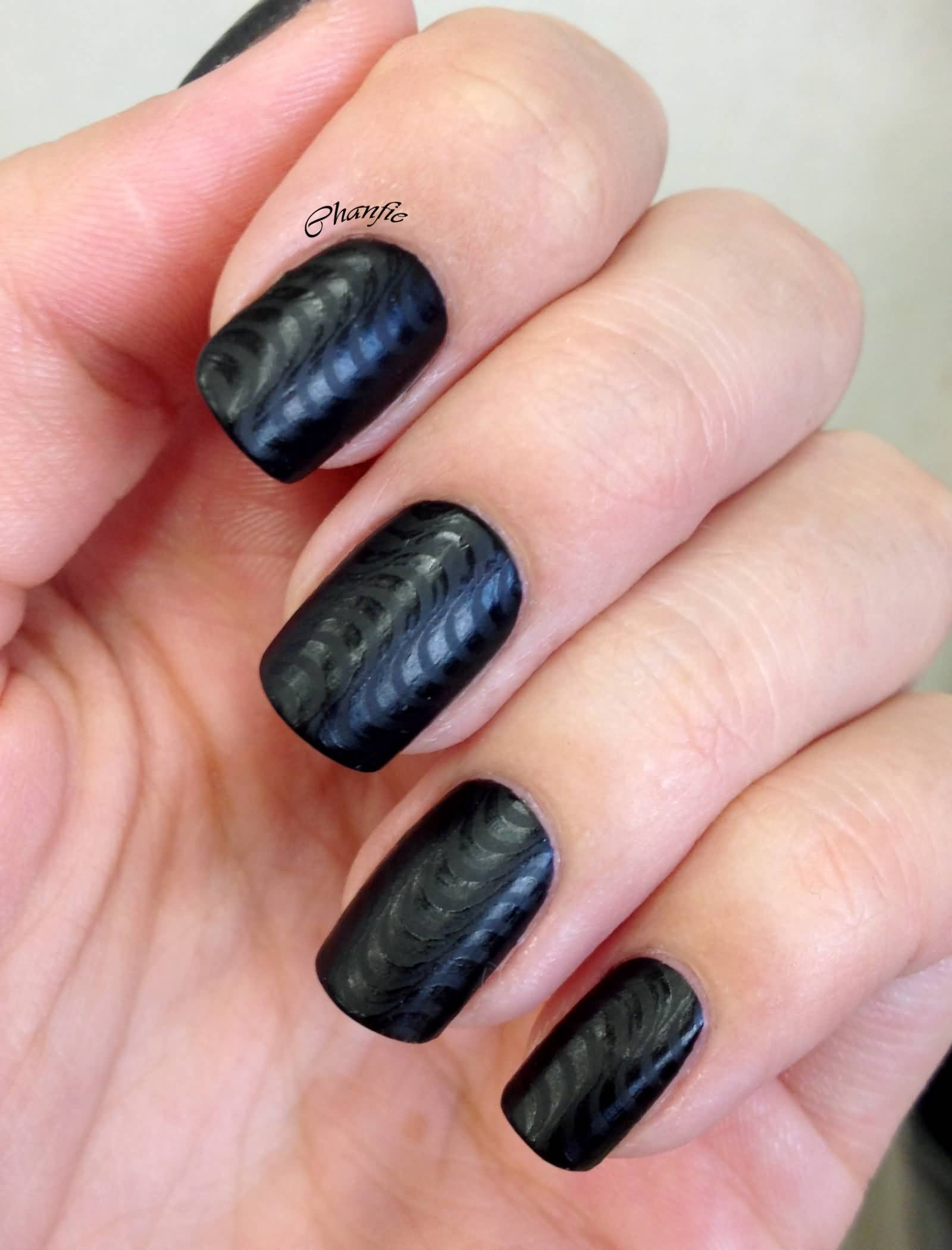 Black-Matte-Nail-Art-With-Glossy-Waves-Design